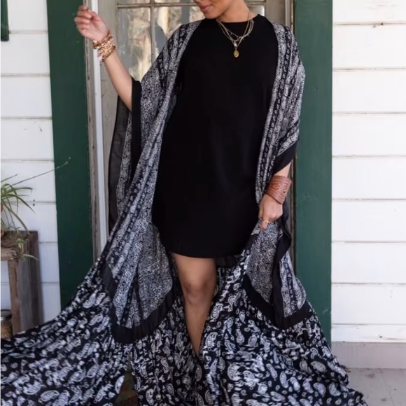 COPY - PURPLE Paisley kimono / wrap - Picture 4 of 5